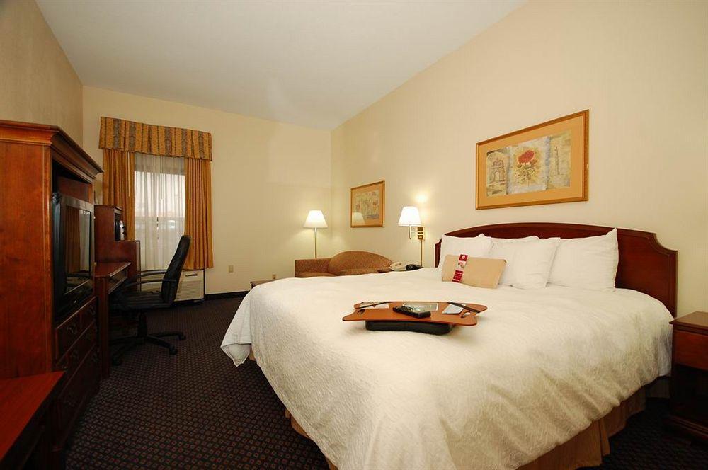 Hampton Inn Petersburg-Fort Gregg Adams Exterior photo