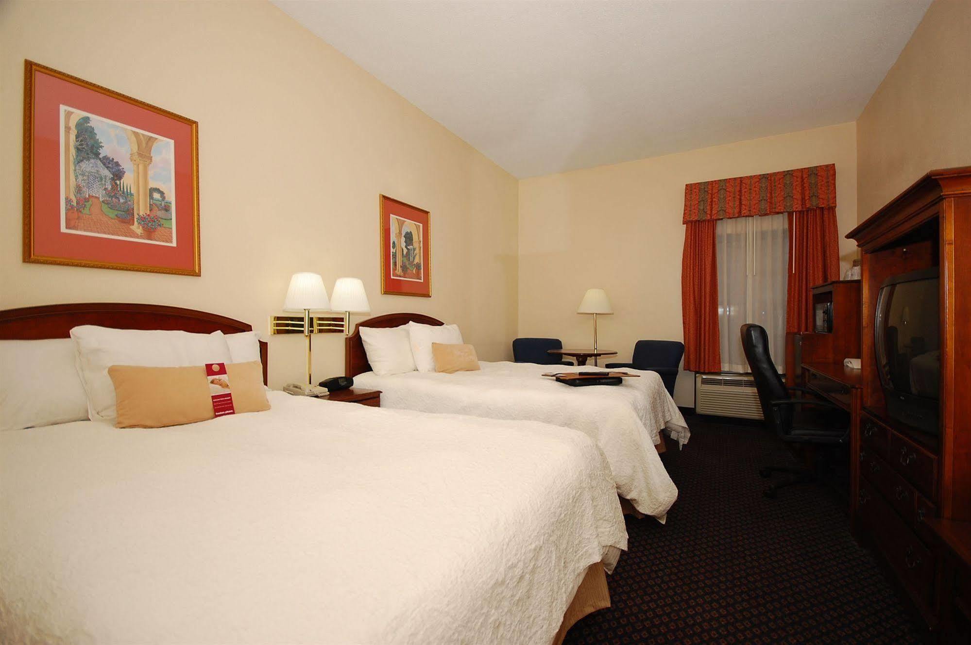 Hampton Inn Petersburg-Fort Gregg Adams Exterior photo